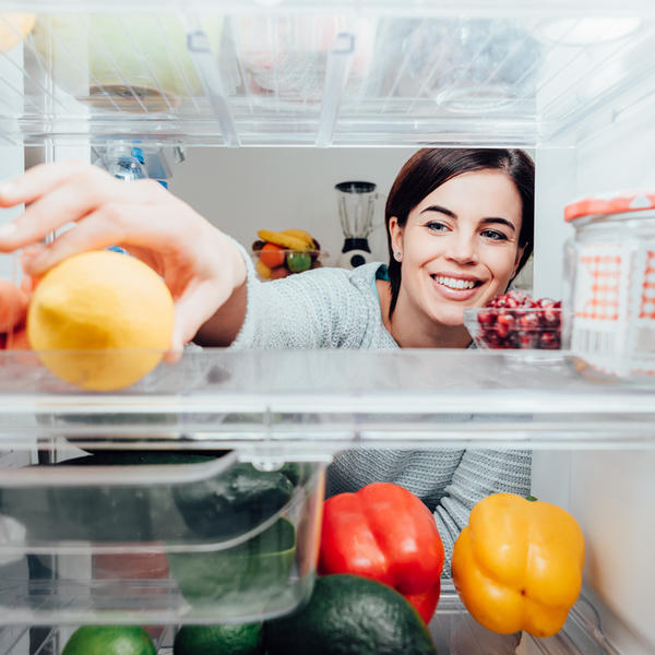 NE TREBA VAM VIŠE OD DVE SEKUNDE ZA OVO: Jednostavan i efikasan trik kako da vam hrana u frižideru traje ZNATNO DUŽE