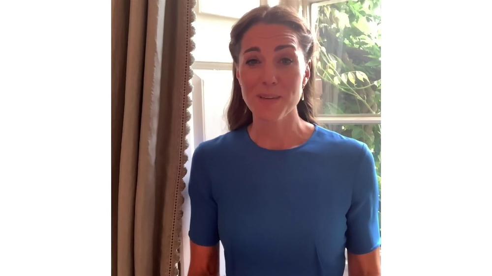 <p>Vojvotkinja od Kembridža <strong>Kejt Midlton </strong>ponovo je "reciklirala" svoju omiljenu plavu haljinu sa potpisom <strong>Stele Mekartni</strong>.</p>