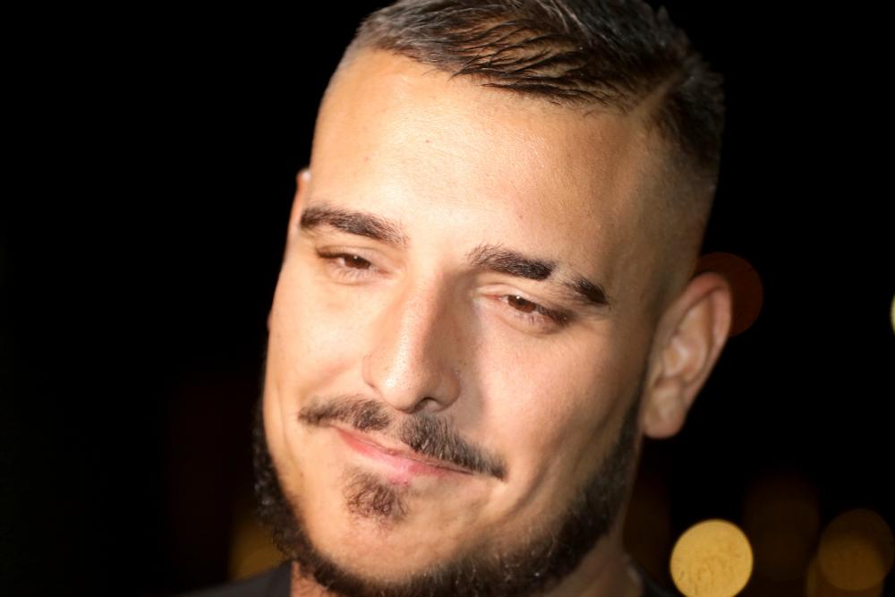 <p>Pevač Darko Lazić drastično je promenio svoj fizički izgled nakon što je imao operaciju na želucu. On je izgubio preko 60 kilograma.</p>