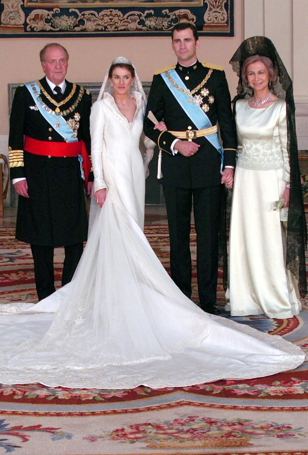 <p>Iako je supruga španskog kralja poznata kao jedna od štedljivijih plemkinja i neko ko često ponavlja odevne kombinacije i nosi jeftinije komade, za svoje venčanje nije želela da se ustručava.</p>