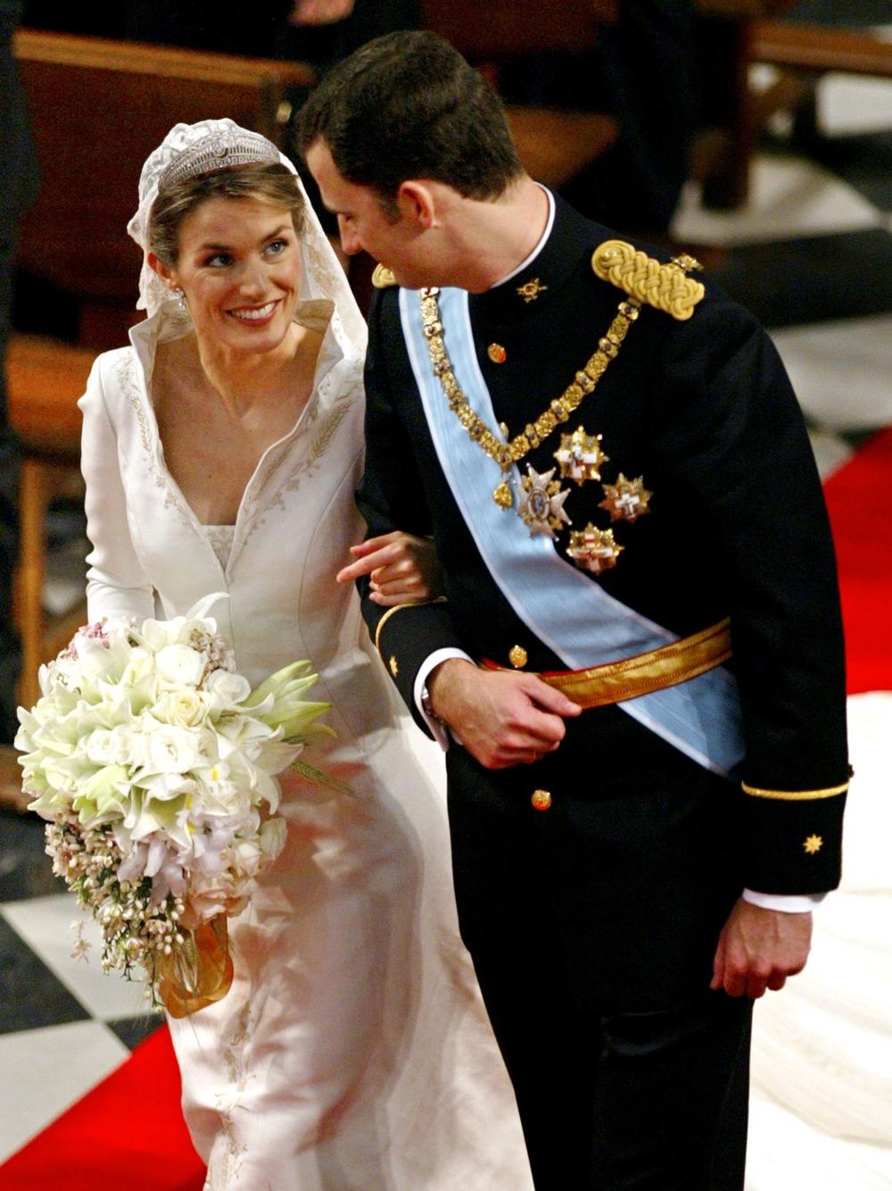 <p>Iako je supruga španskog kralja poznata kao jedna od štedljivijih plemkinja i neko ko često ponavlja odevne kombinacije i nosi jeftinije komade, za svoje venčanje nije želela da se ustručava.</p>