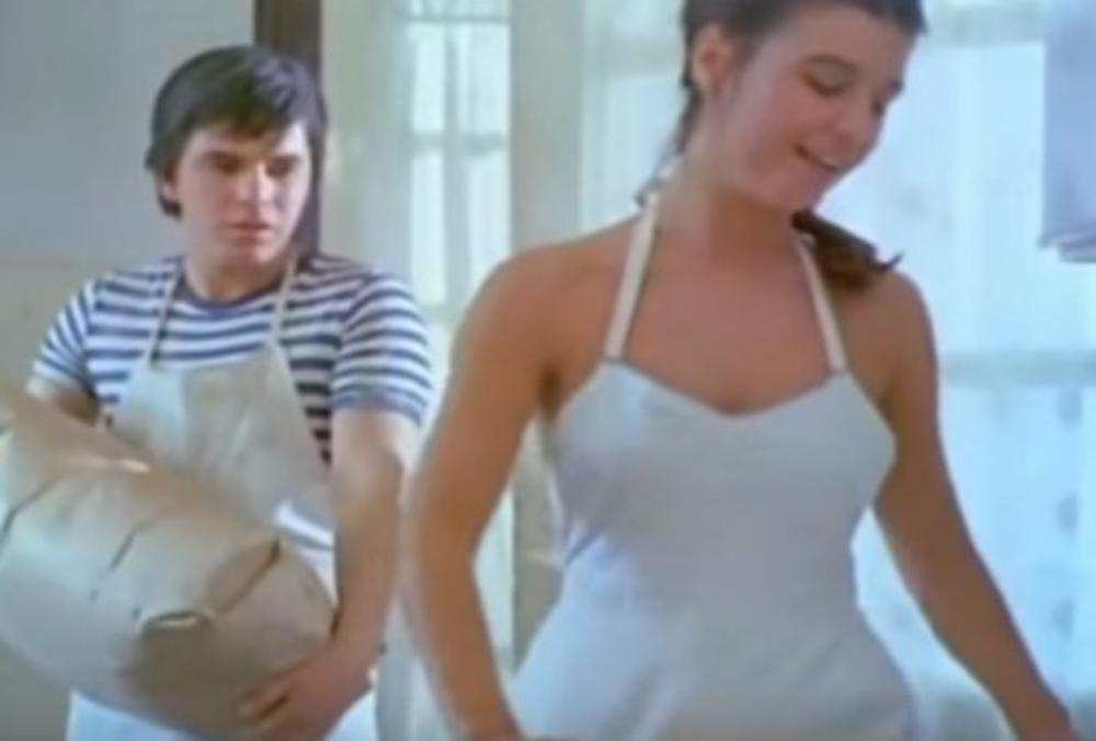<p>Proteklih decenija gotovo da nije bilo muškarca na ovim prostorima koji nije uzdahnuo zbog lepote glumice Dragane Varagić i njene uloge u filmu "Varljivo leto '68"</p>