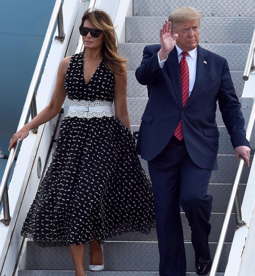 <p>Lepršave suknje, rukavi i bretele, pa čak i umereni dekolte... sve to Melanija Tramp nosi s neverovatnom elegancijom!</p>