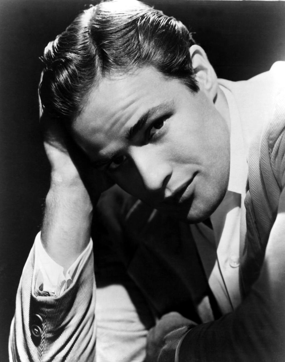 <p>Jedno od najvećih imena u svetu filma, sinonim za Holivud i mušku lepotu nesumnjivo je Marlon Brando.</p>