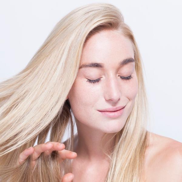 NE KOŠTA NIŠTA I JEDNOSTAVNO JE: Evo kako možete na 5 prirodnih načina POSVETLITI kosu