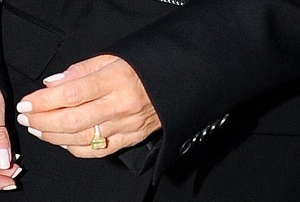 <p>Dok se većina žena zadovolji jednim vereničkim prstenom, to sa <strong>Viktorijom Bekam</strong> nije slučaj. Imala ih je neverovatnih 14, ukupno su vredni 8,9 miliona funti, a svaki priča svoju priču.</p>