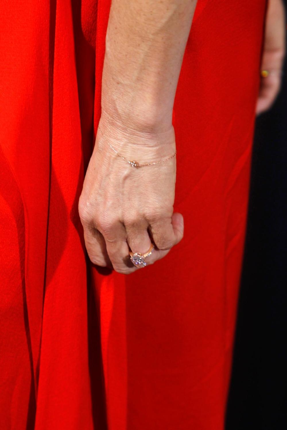 <p>Dok se većina žena zadovolji jednim vereničkim prstenom, to sa <strong>Viktorijom Bekam</strong> nije slučaj. Imala ih je neverovatnih 14, ukupno su vredni 8,9 miliona funti, a svaki priča svoju priču.</p>