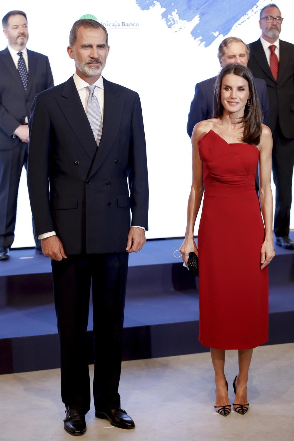 <p>Ako želite neobičnu haljinu prikladnu za svečanije događaje, španska kraljica ima ideju...</p>