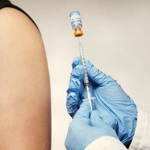 DR DANICA GRUJIČIĆ OBJAŠNJAVA: Da li onkološki pacijenti treba da prime vakcinu protiv kovida?