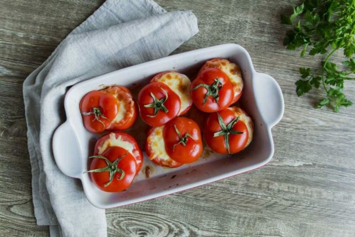Печеные помидоры. Фаршированные помидоры черри. Помидоры в духовке. Помидоры запеченные с сыром.