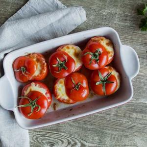 NAJSLASNIJI LETNJI RUČAK: Punjeni paradajz kakav još niste probali (RECEPT)