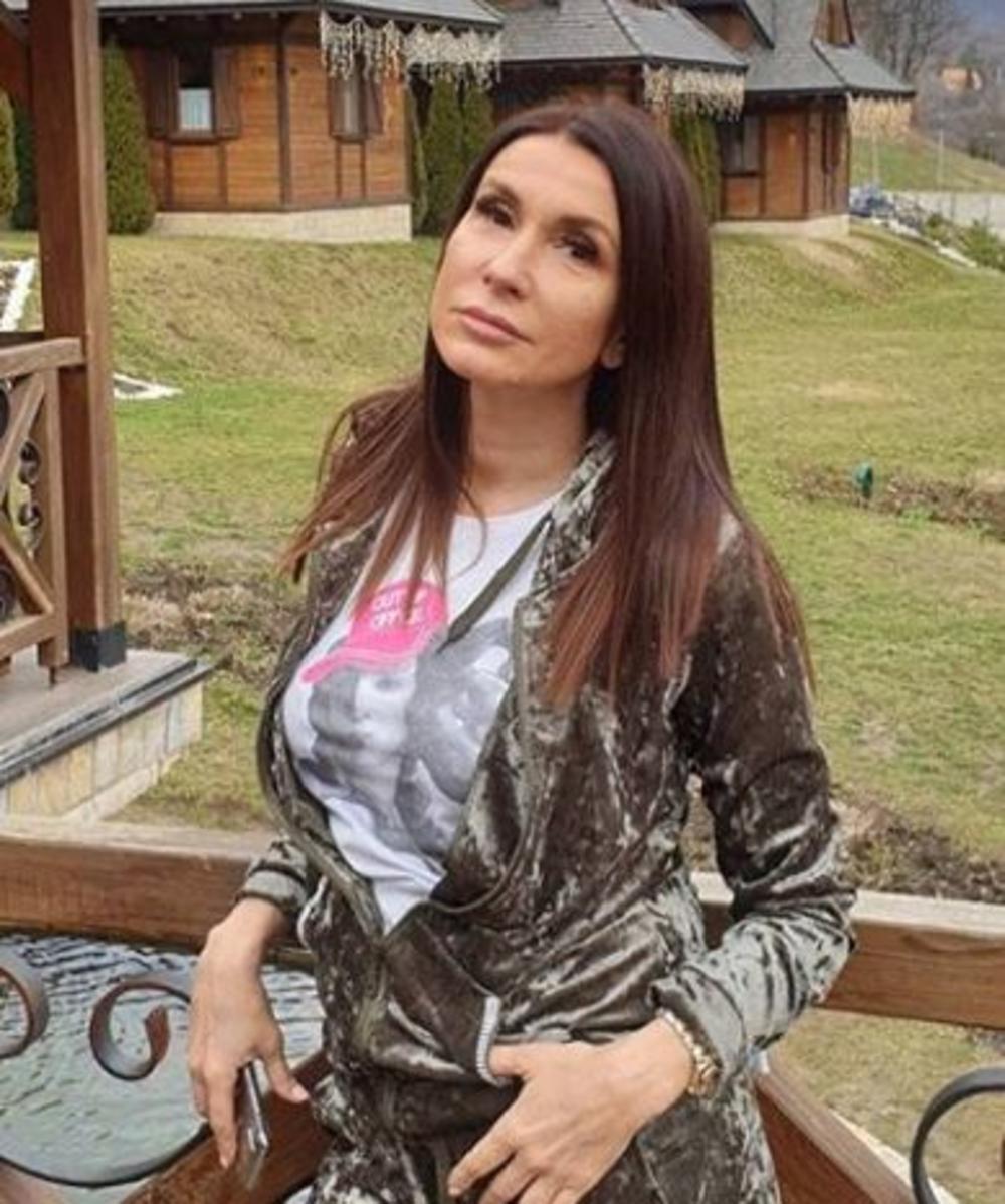 <p>Poznata novinarka Snežana Dakić godinama prati modne trendove i oblači se u skladu sa novotarijama koje oni donose </p>