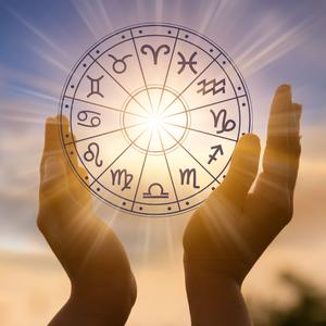PRED NAMA JE POVOLJAN ASTRO PERIOD: Ova tri horoskopska znaka će imati mnogo sreće od sredine meseca!