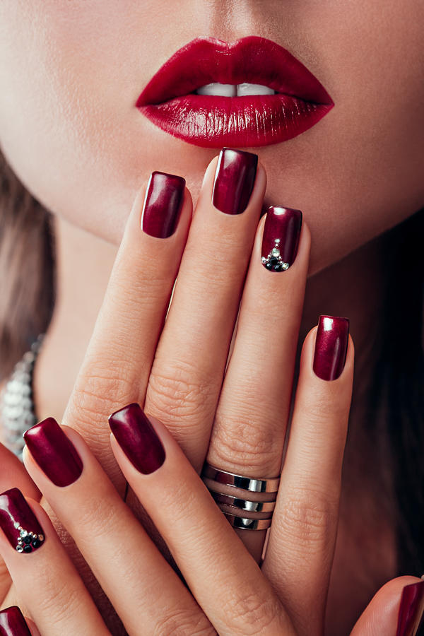 Koje boje manikira će biti trendi u februaru? 6 nijansi s kojima nema greške i lako se uklapaju uz svaki stajling