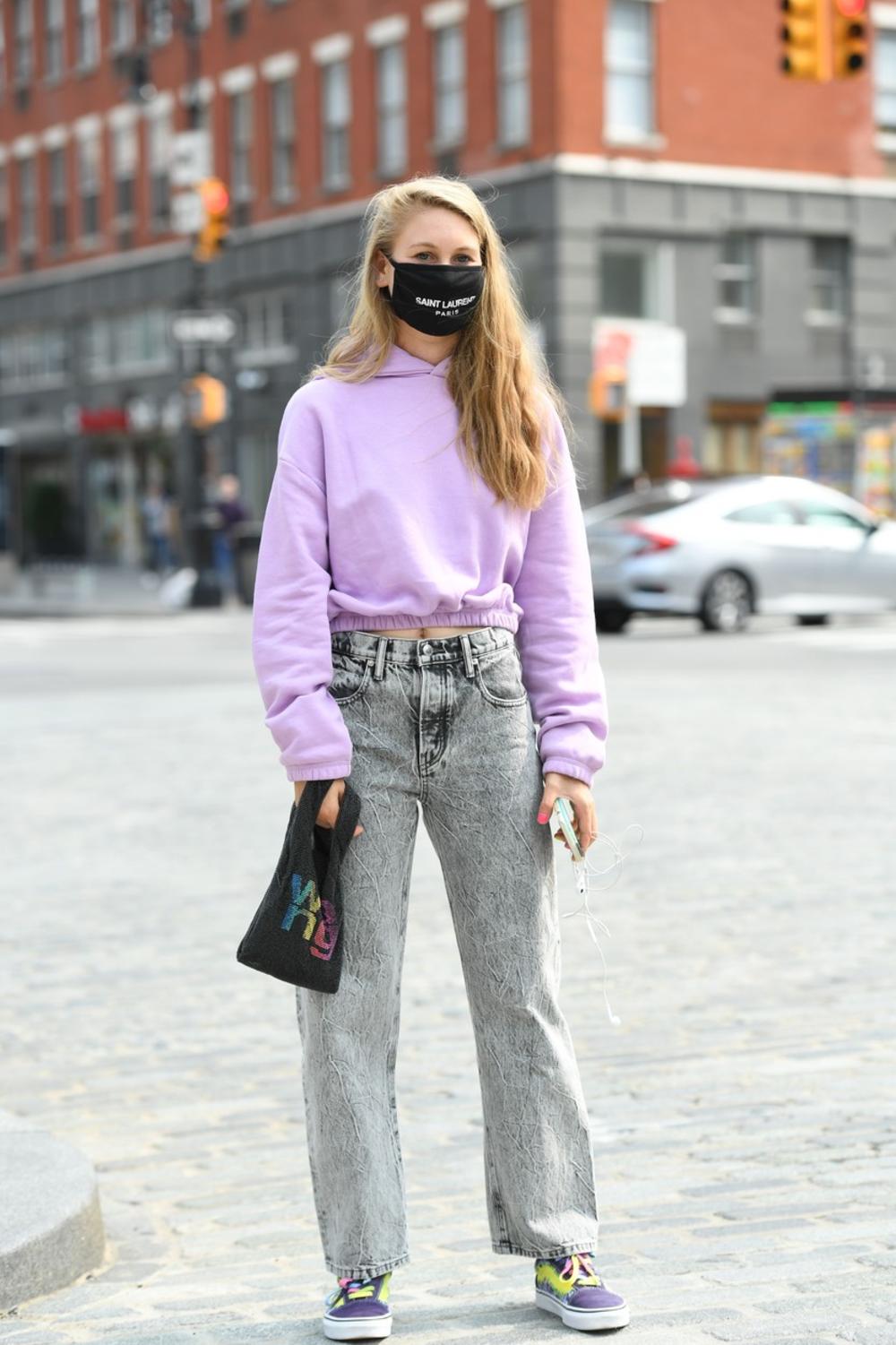 <p>Na njujorškim ulicama u vreme Fashion Week-a uvek je nešto što nadmaši sva očekivanja! Zaljubljenice u modu i trendove nastavljaju sa street style avanturom koja je opčinila devojke i žene širom sveta, a u galeriji pogledajte kako izgleda jedan sasvim (ne)običan modni dan u Njujorku:</p>
