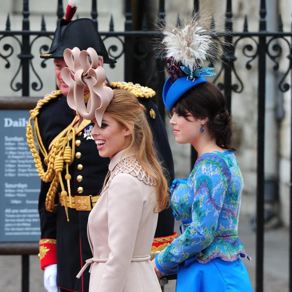 KO SE SAD SMEJE? Princeza Beatris bila na meti podsmeha zbog šešira s Vilijamovog venčanja, a to je — SJAJNO ISKORISTILA