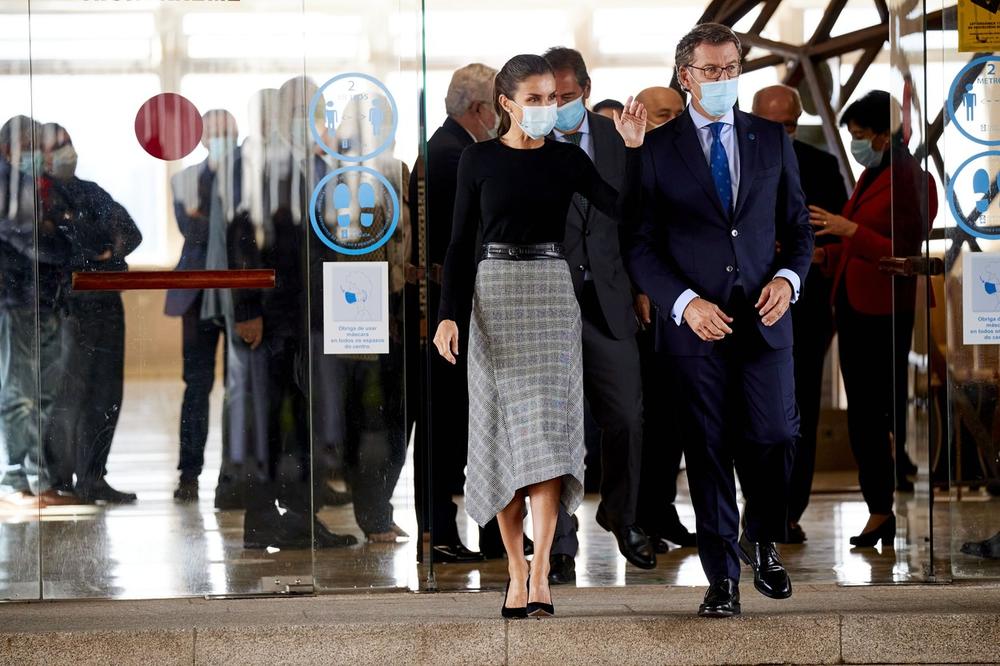 <p>Španska kraljica je pravo oličenje poslovne elegancije</p>