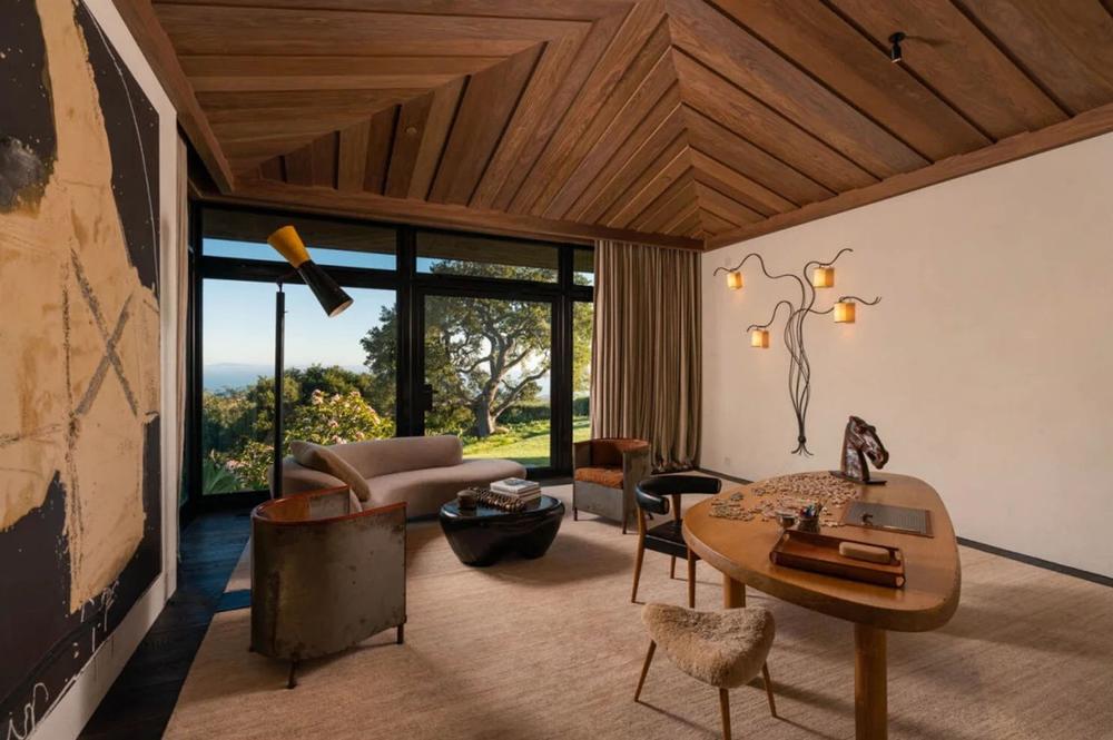 <p>Slavna voditeljka i komičarka Elen Dedženeris rešila je proda svoju luksuznu vilu u Kaliforniji i to za - "tričavih" 40 miliona dolara!</p>