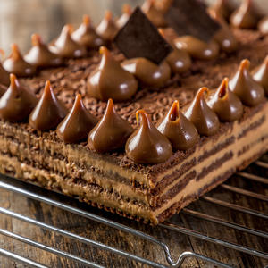 ZA ZVANIČNO NAJBOLJU TORTU NA SVETU TREBA VAM 20 MINUTA: Slasna je, čokoladna i nestvarno lepa (RECEPT)