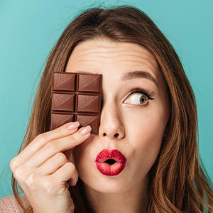 Pomoći će vam da SMRŠATE: Evo u koje doba dana treba jesti čokoladu ― NAUČNO DOKAZANO