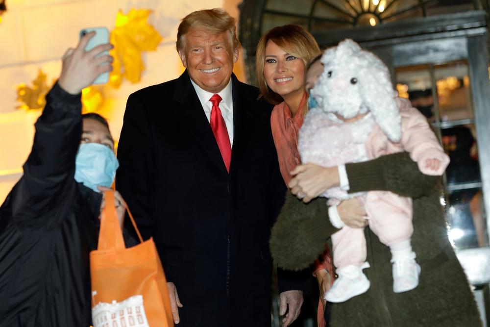 <p>Tradicionalna proslava američkog praznika u Beloj kući nije izostala ni ove godine, iako su predsednik i prva dama na nešto drugačiji način ugostili mališane</p>