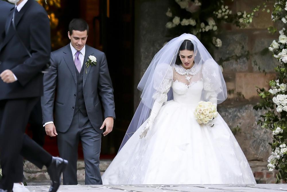 <p>Isplivale su fotografije sa raskošnog venčanje 31-godišnjeg Luiđija Berluskonija, koji je u Milanu stao na ludi kamen sa dugogodišnjom partnerkom Federikom</p>