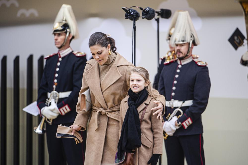 <p><br />
Buduća švedska kraljica i njena ćerka <strong>Estel </strong>raznežile su i oduševile i one koji nisu zaljubljenici u modu</p>