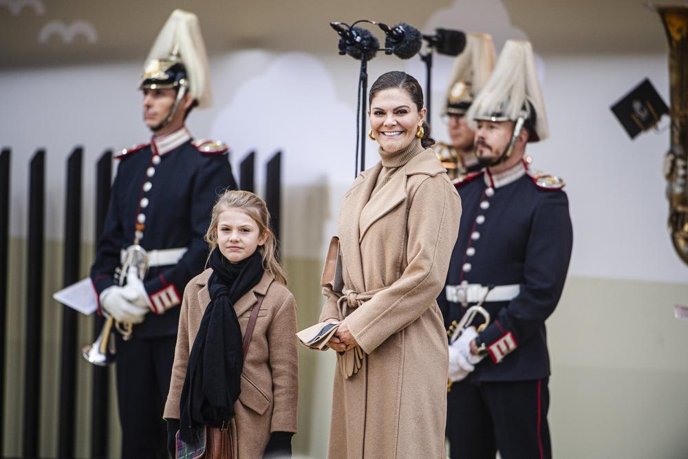 <p><br />
Buduća švedska kraljica i njena ćerka <strong>Estel </strong>raznežile su i oduševile i one koji nisu zaljubljenici u modu</p>