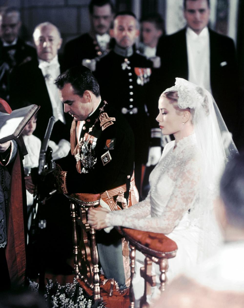 <p>"Najnesrećnija evropska princeza" Šarlin od Monaka unapred je bila osuđena na tugu... čim je kročila u Kneževsku palatu kao supruga jednog od članova porodice Grimaldi!</p>