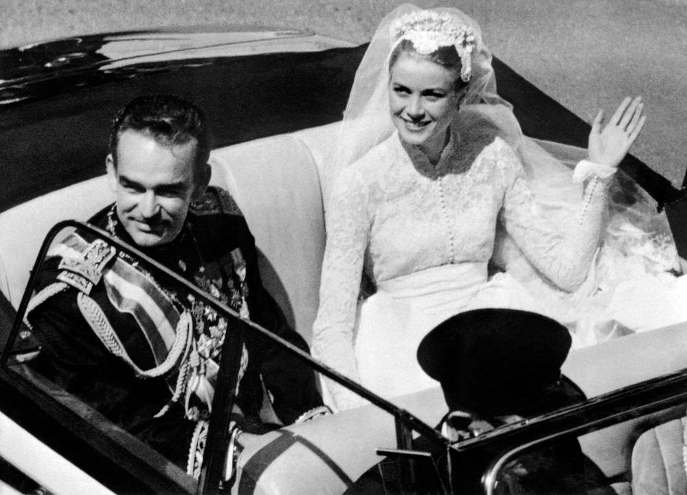 <p>Venčanica koju je Grejs Keli 1956. nosila na venčanju za princa Renijea III od Monaka je proglašena za najelegantniju u XX veku i pravo je remek-delo...</p>