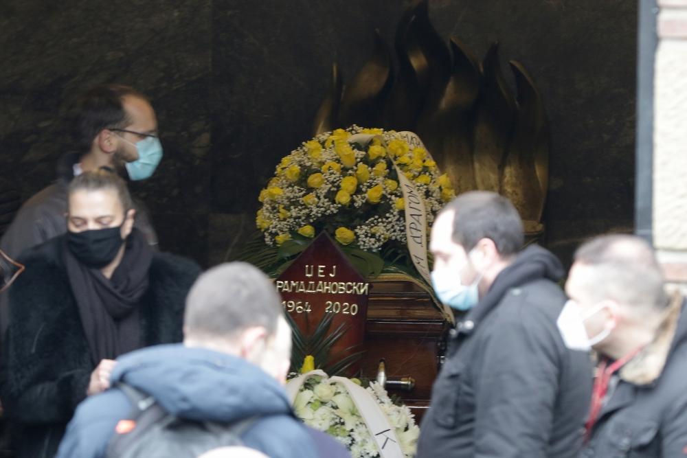 <p>Pevać Džej Ramadanovski biće danas sahranjen u Aleji zaslužnih građana na Novom groblju u 14.30...</p>