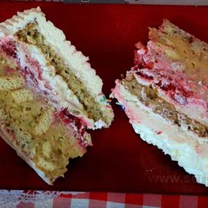KREMASTA FANTAZIJA ČIJI UKUS OBARA S NOGU: Voćna torta sa plazmom očaraće vas na PRVI ZALOGAJ
