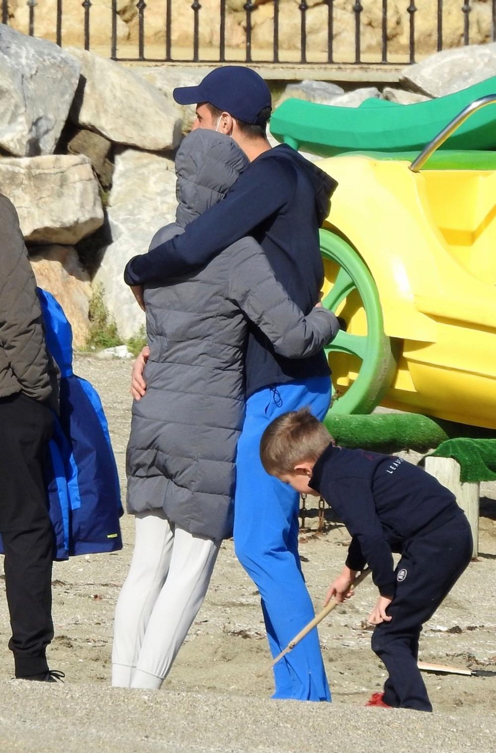 <p>Teniser Novak Đoković uživa u tome da svaki slobodan trenutak maksimalno koristi sa decom i suprugom Jelenom!</p>
