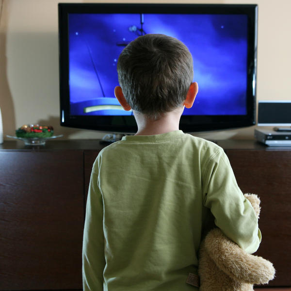 NASILJE U MEDIJIMA KAO UZOR: Kako deca sa interneta i televizije upijaju loše obrasce ponašanja