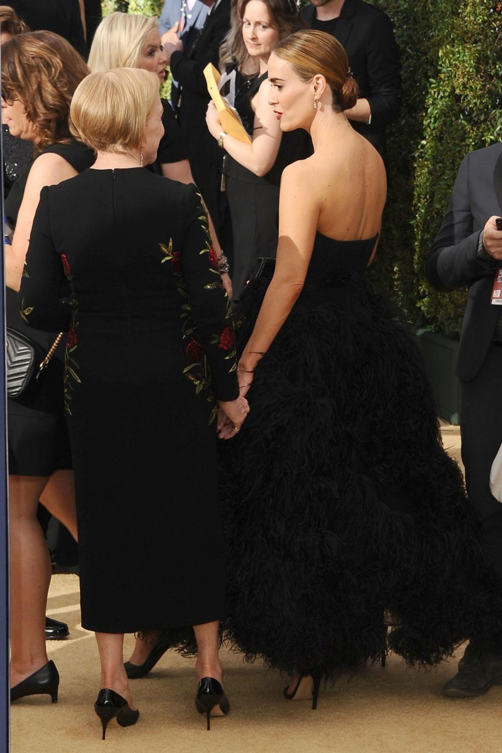 <p>Glumice Sara Polson i Holand Tejlor zaljubile su se 2015. godine, a premda istopolne veze odavno u Holivudu nisu tabu, njihova priča posebno privlači pažnju...</p>