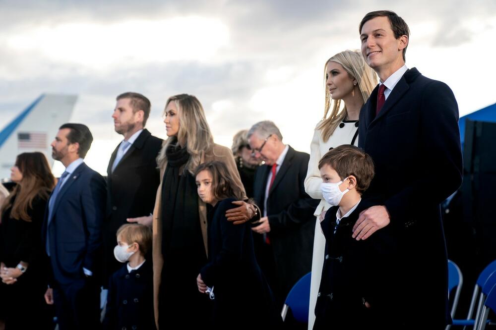 <p>Porodica Tramp napustila je Belu kuću i Vašington! Evo kakvi su dalji planovi porodice Ivanke Tramp.</p>