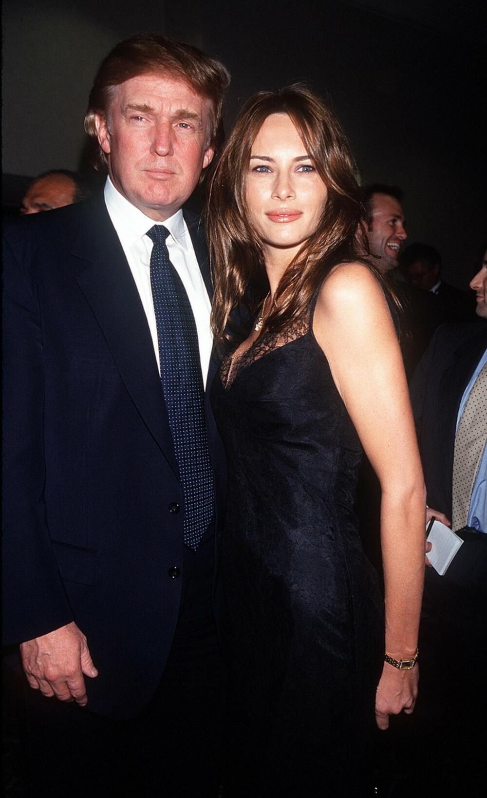 <p>Bivši američki predsednik <strong>Donald Tramp</strong> i njegova supruga <strong>Melanija</strong> proslavili su 22. januara šesnaestu godišnjicu braka, a na svoje venčanje davne 2005. godine potrošili su preko milion dolara!</p>