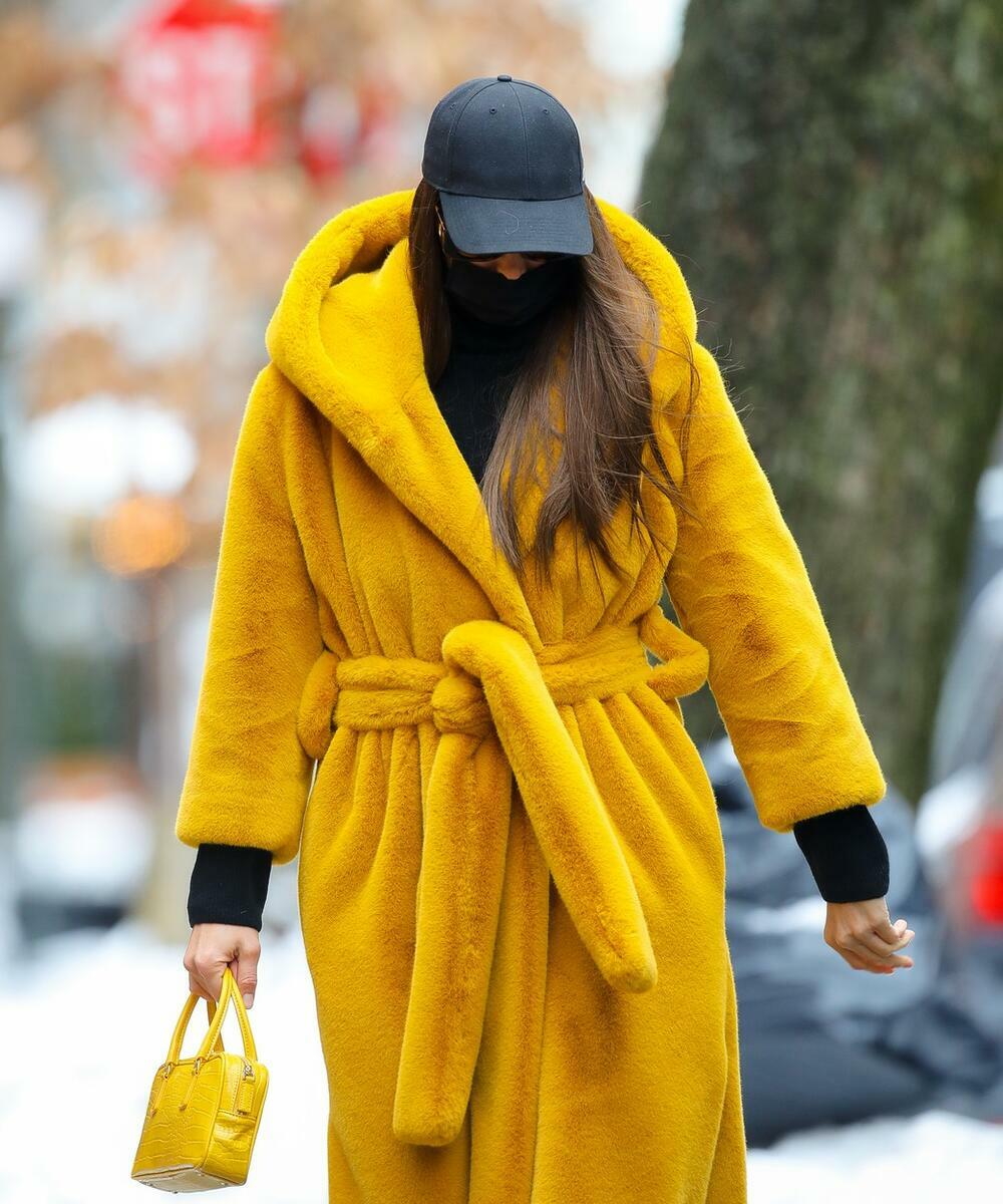 <p>Ruska lepotica i supermodel <strong>Irina Šajk </strong>i ovu zimu koristi da na ulicama Njujorka demonstrira modnu magiju!</p>