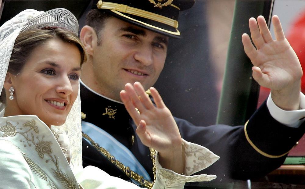 <p>Prvi par Španije proslaviće 22. maja 17. godišnjicu braka, a malo je poznato kako je vredna novinarka s neobičnom životnom pričom postala kraljica</p>