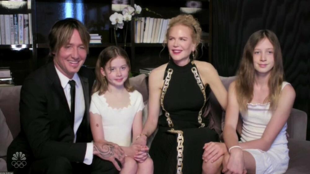 <p>Nikol Kidman ne izgleda više ovako! Australijska glumica promenila je frizuru i mnogi njeni fanovi su ostali (ne)prijatno iznenađeni.</p>