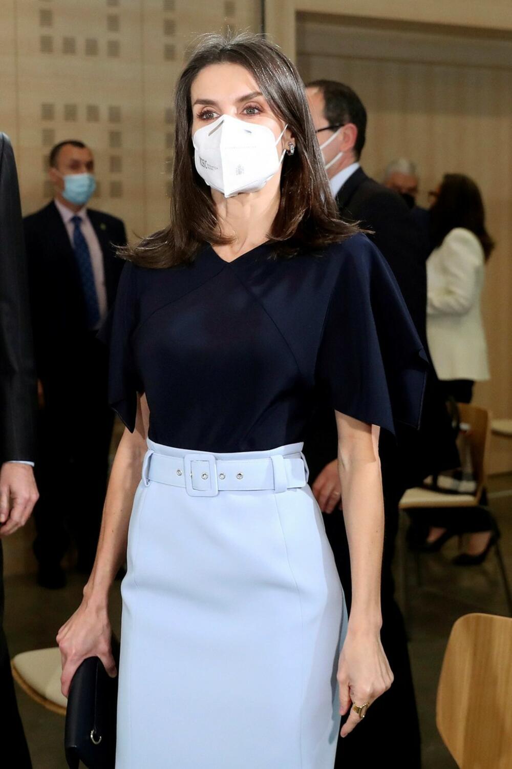 <p>Španska kraljica Leticija poznata je kao jedna od najstilizovanijih dama svih kraljevskih porodica, a njen stil često se bazira na nošenju već viđenih odevnih komada, odnosno modnom "recikliranju" stvari koje je već nosila.</p>