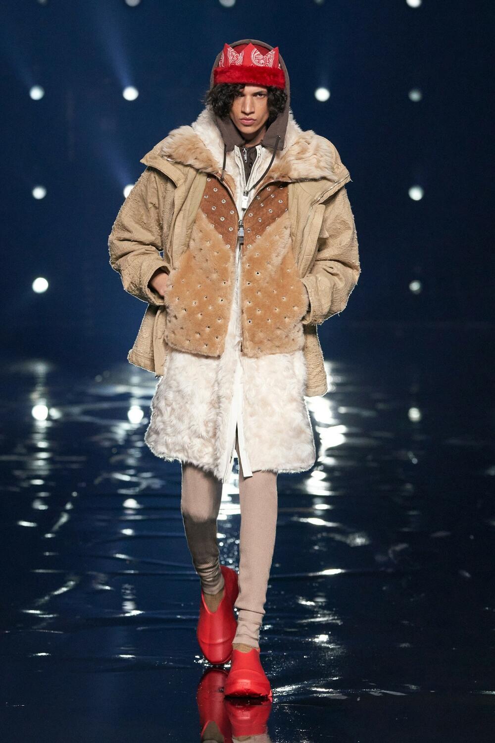 <p>Na pariskoj Nedelji mode pre nekoliko dana čuvena modna kuća predstavila je svoju kolekciju za jesen-zimu 2021/22, uz vrlo zanimljivu kombinaciju</p>