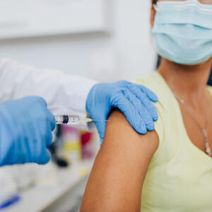 Cilj je što brže JAČANJE IMUNITETA pre jeseni: Koju vakcinu odabrati za TREĆU DOZU?