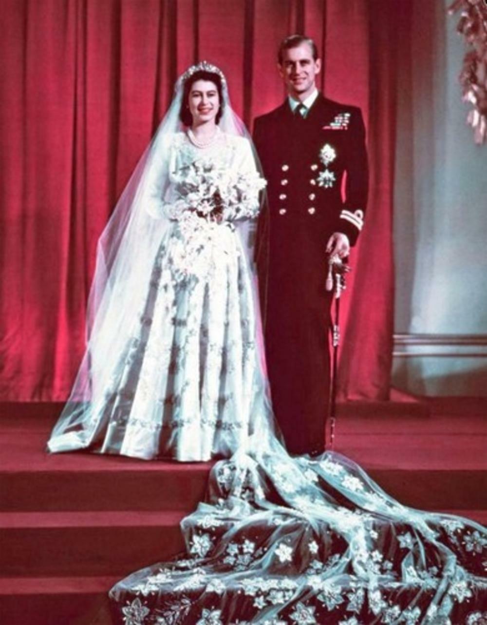<p>Princ Filip je izašao iz bolnice nakon operacije srca, a fotografije 99-godišnjeg princa obišle su svet.</p>