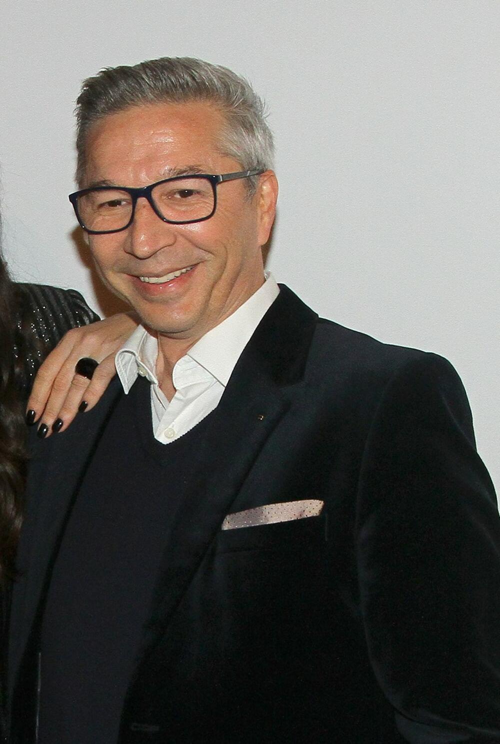 Dejan Pantelić je sa suprugom prisustvovao premijeri filma Komedija na tri sprata