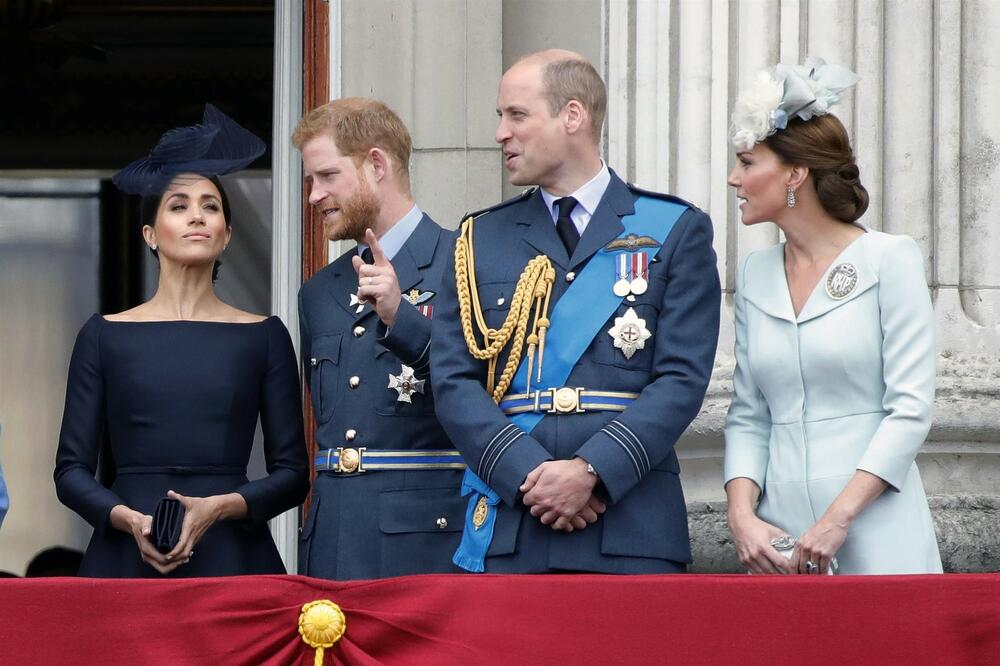 Megan Markl, princ Hari, princ Vilijam i Kejt Midlton na balkonu Bakingemske palate