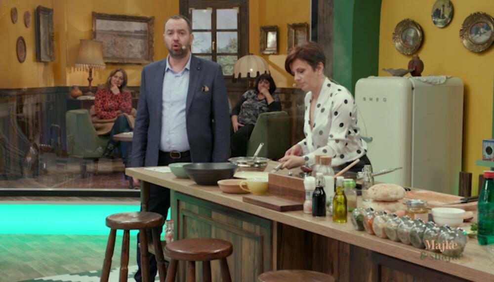 <p>Voditeljski par kulinarskog takmičenja Majke&snajke danas je ugostio porodicu Ivić-Ćosić.</p>