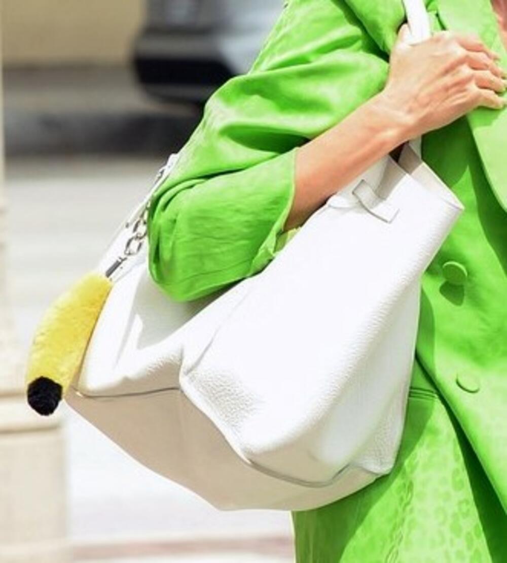 <p>Uz istu obuću i torbu, supermodel Hajdi Klum iznela je dva drugačija i vrlo zanimljiva stajlinga</p>