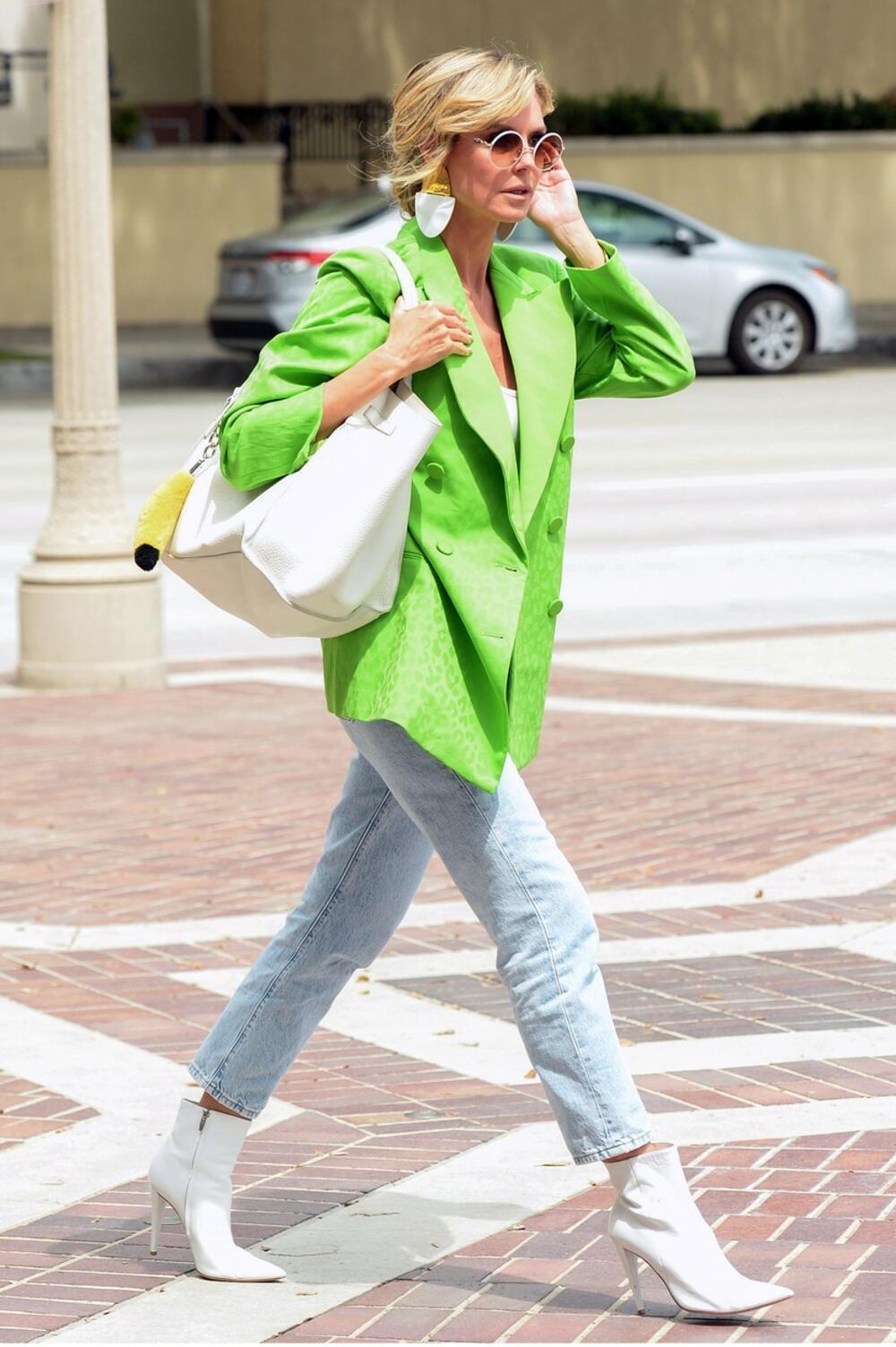 <p>Uz istu obuću i torbu, supermodel Hajdi Klum iznela je dva drugačija i vrlo zanimljiva stajlinga</p>