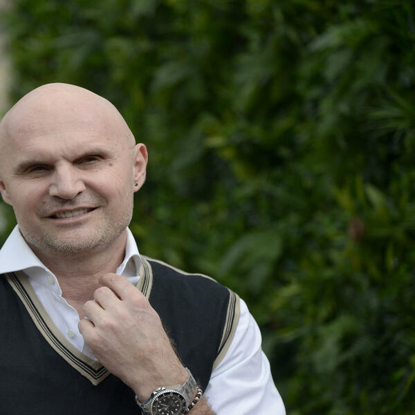 Imao Je Dugu Kosu I Malo Ko Bi Ga Prepoznao Evo Kako Je Aleksandar Milic Mili Izgledao Pre Vise Od 2 Decenije Foto